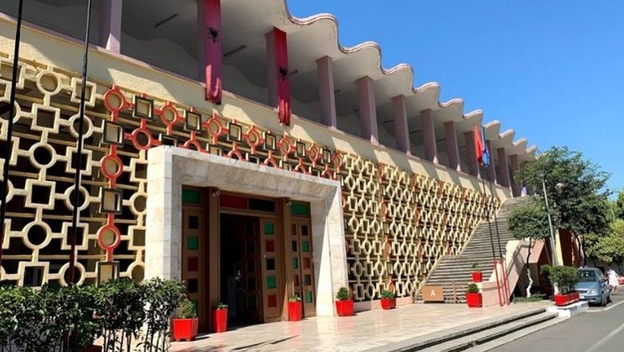Hapet thirrja për rijetëzimin e pallatit të sportit Asllan Rusi 
